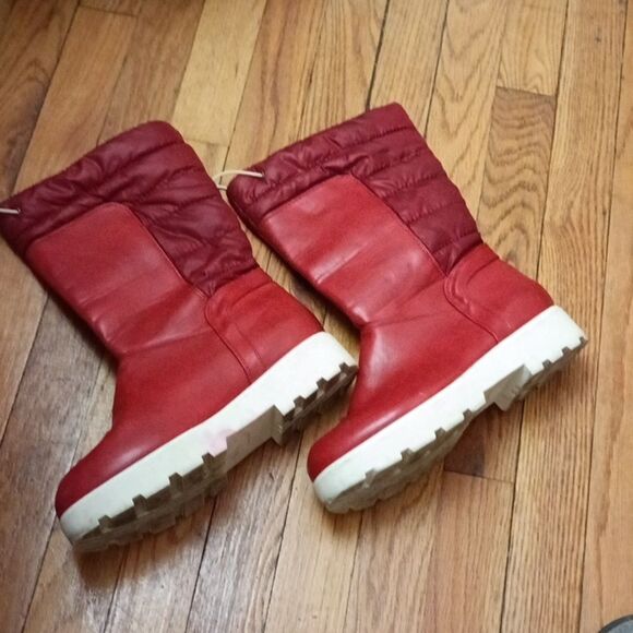Shoes - Blossom Collection Women's Red Snow Boots sz 7.5